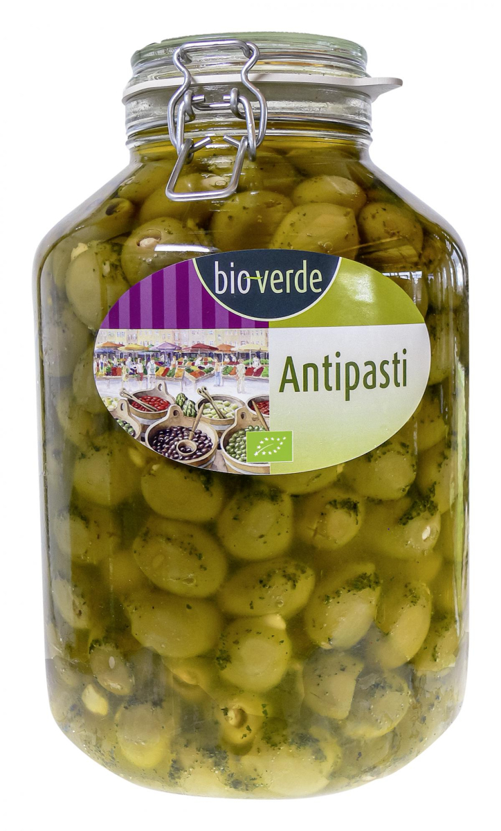 Grüne Oliven mit Knoblauch