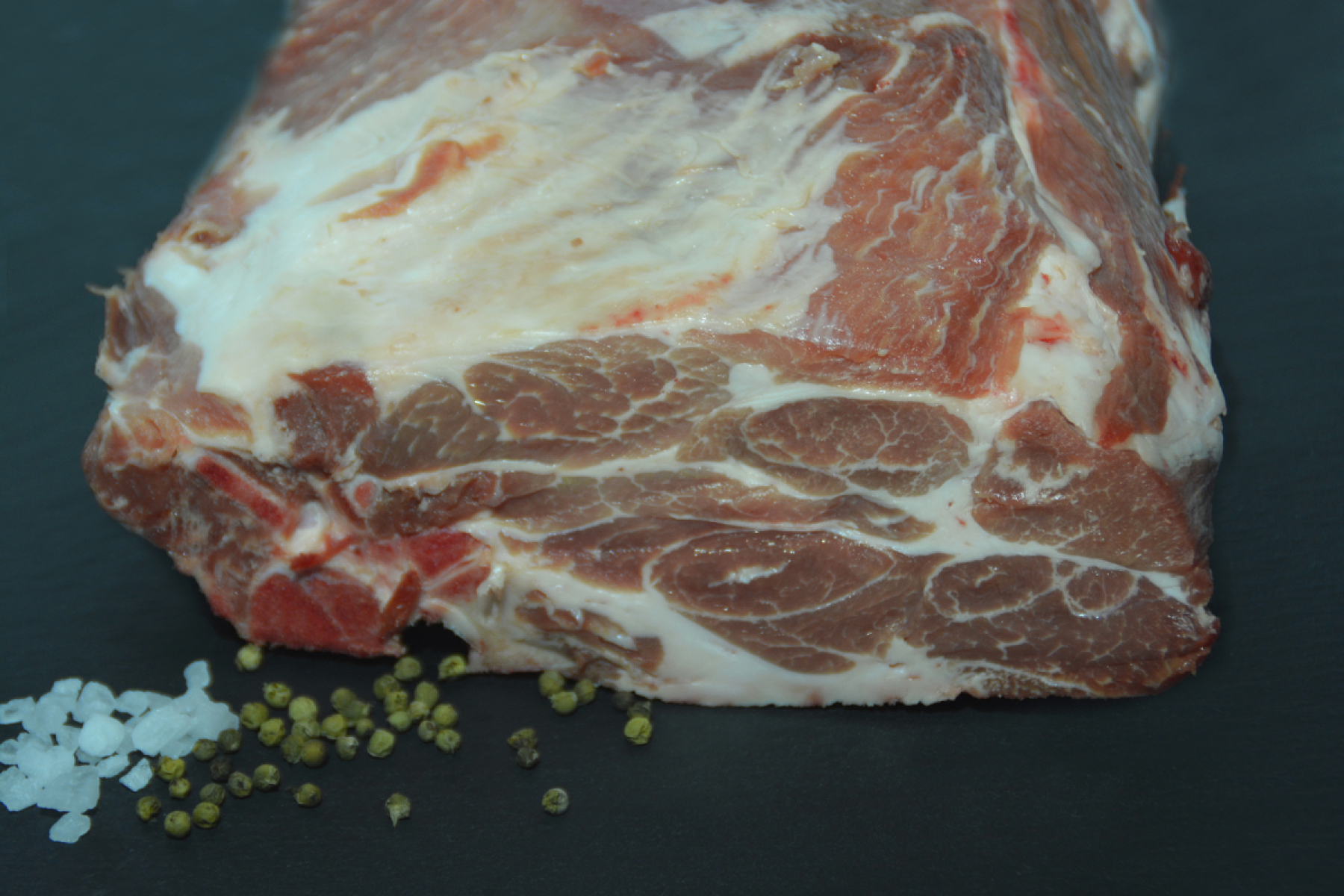 Schweinenacken mit Knochen vom Heggehof