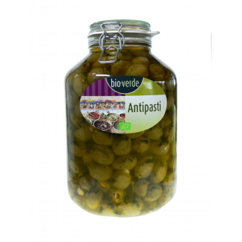 Grüne Oliven mit Knoblauch